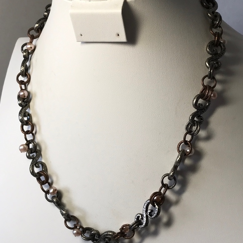 SR Necklace with silver and copper tones, faux pearls